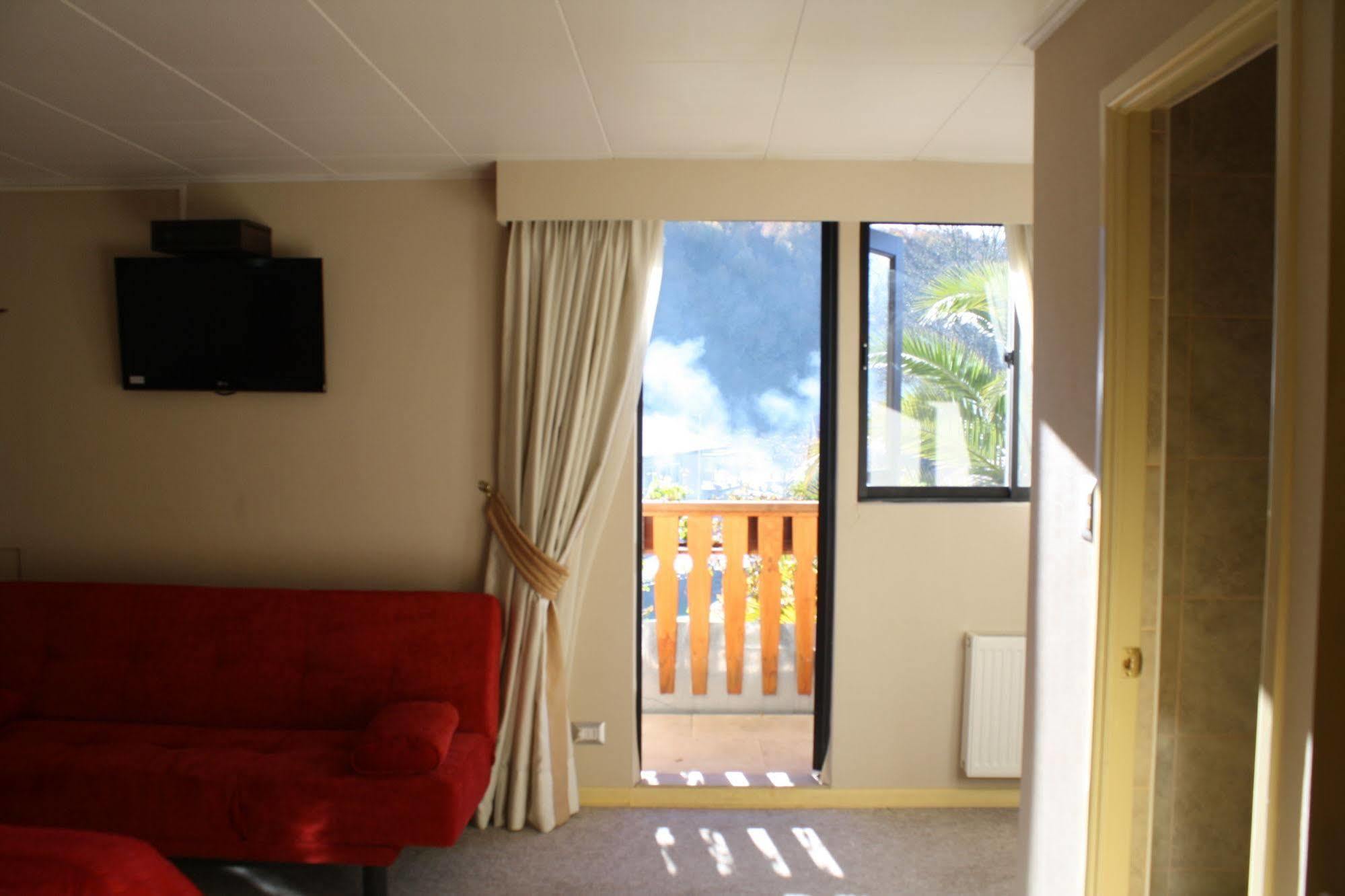 Hotel Baviera Parral Bagian luar foto