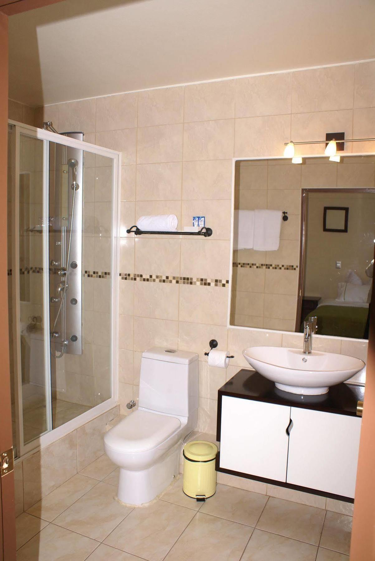 Hotel Baviera Parral Bagian luar foto