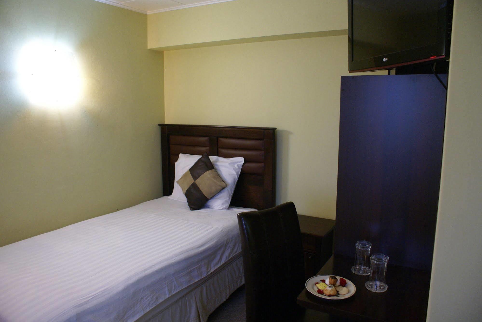 Hotel Baviera Parral Bagian luar foto