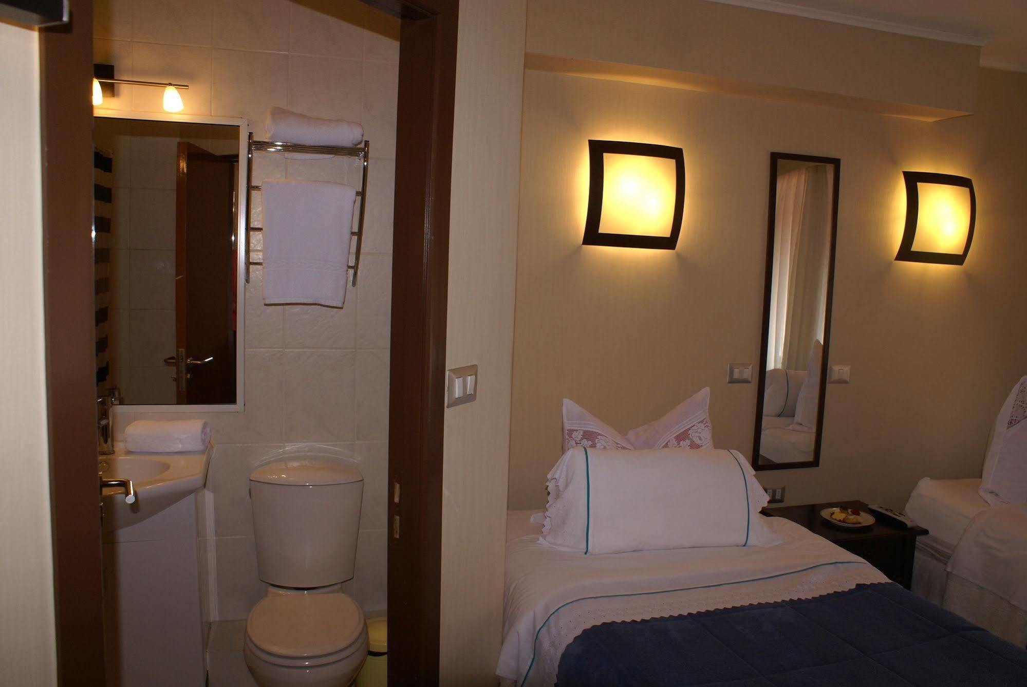 Hotel Baviera Parral Bagian luar foto
