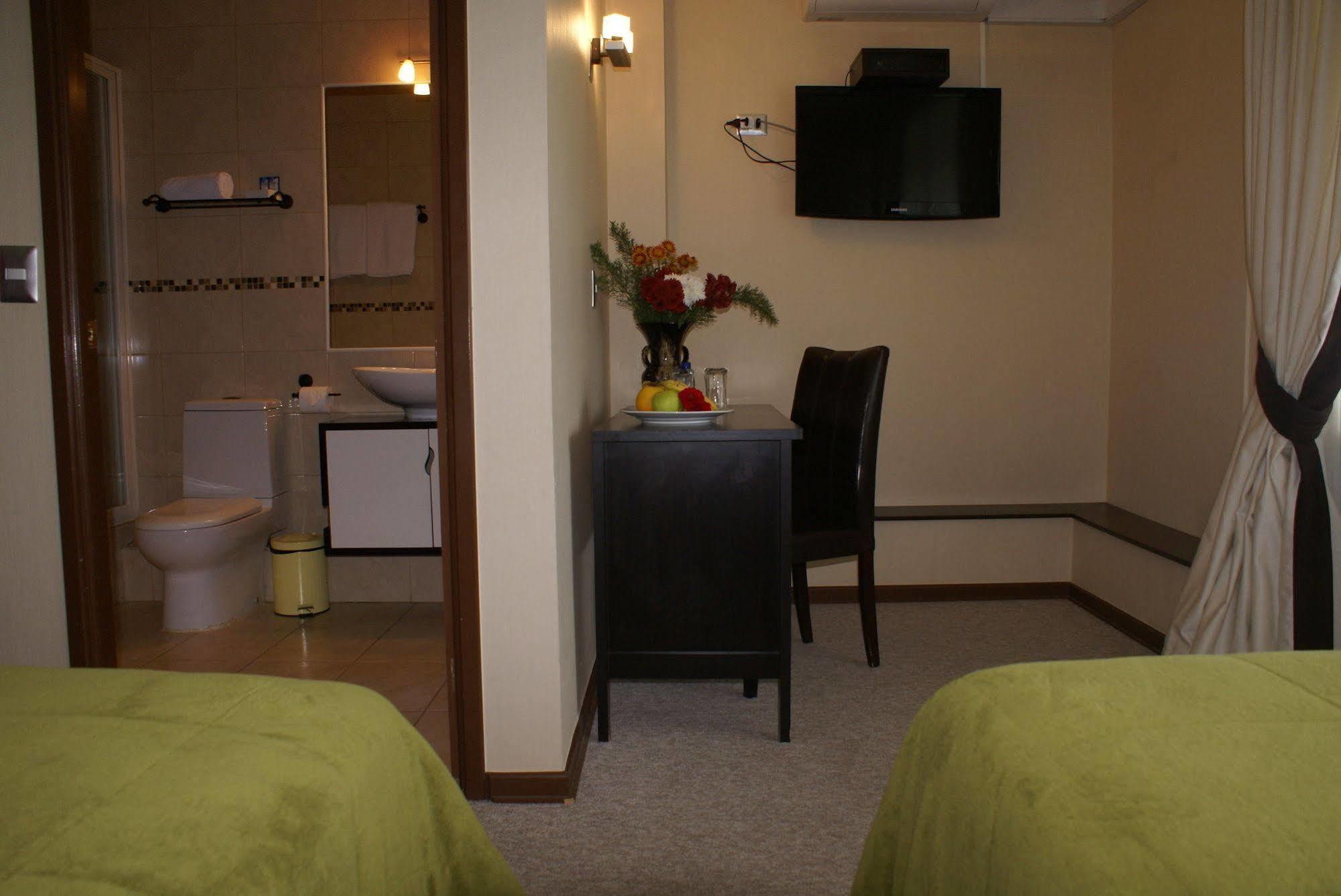 Hotel Baviera Parral Bagian luar foto