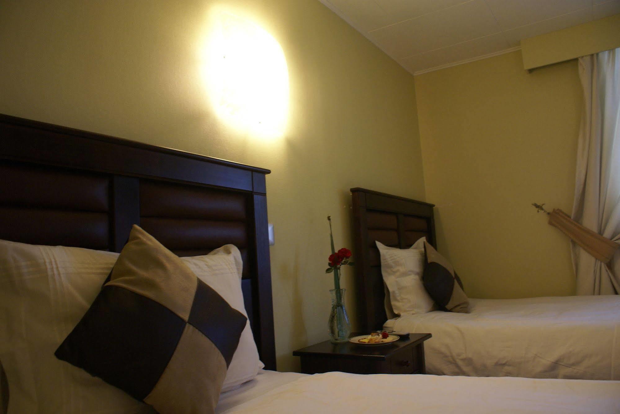 Hotel Baviera Parral Bagian luar foto