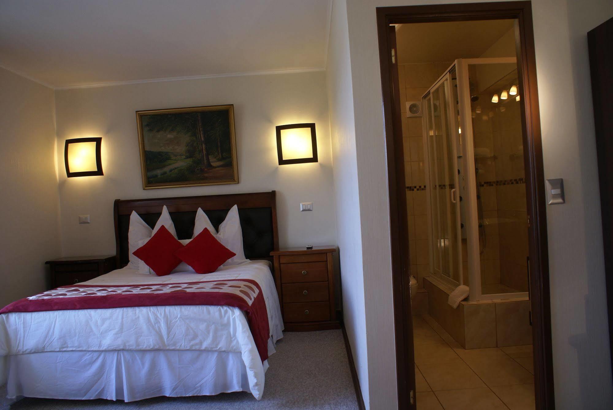 Hotel Baviera Parral Bagian luar foto